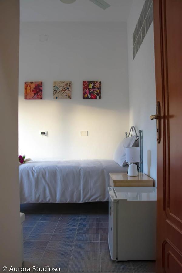 B&B L'Incanto Degli Artisti 卡尔塔吉罗 外观 照片